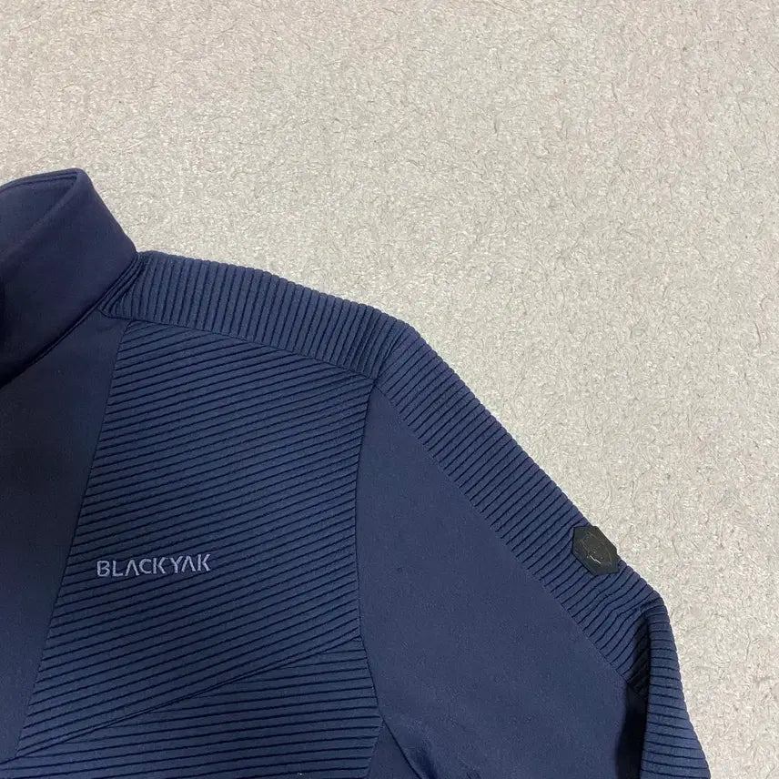 [BUNJANG] Black Yak Half-Zip Long-Sleeve T-Shirt Size 110 / 블랙야크 반집업 긴팔티 110