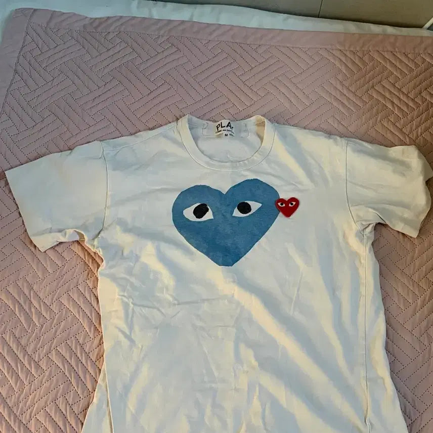 [SOLD OUT] 꼼데가르송 블루 하트 반팔티셔츠  아이보리 합배송