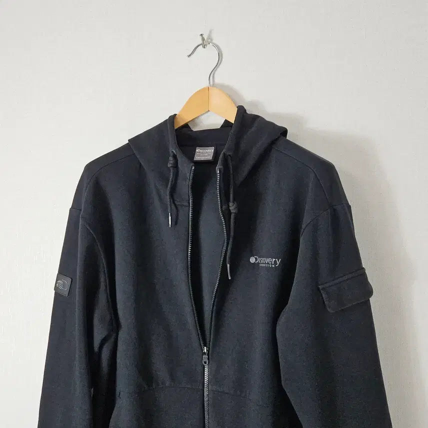 [BUNJANG] Discovery Expedition New Cargo Pocket Hooded Zip-Up Jacket Tech Pack Training / 디스커버리 신형 카고포켓 후드집업 자켓 테크팩 트레이닝 남성 110