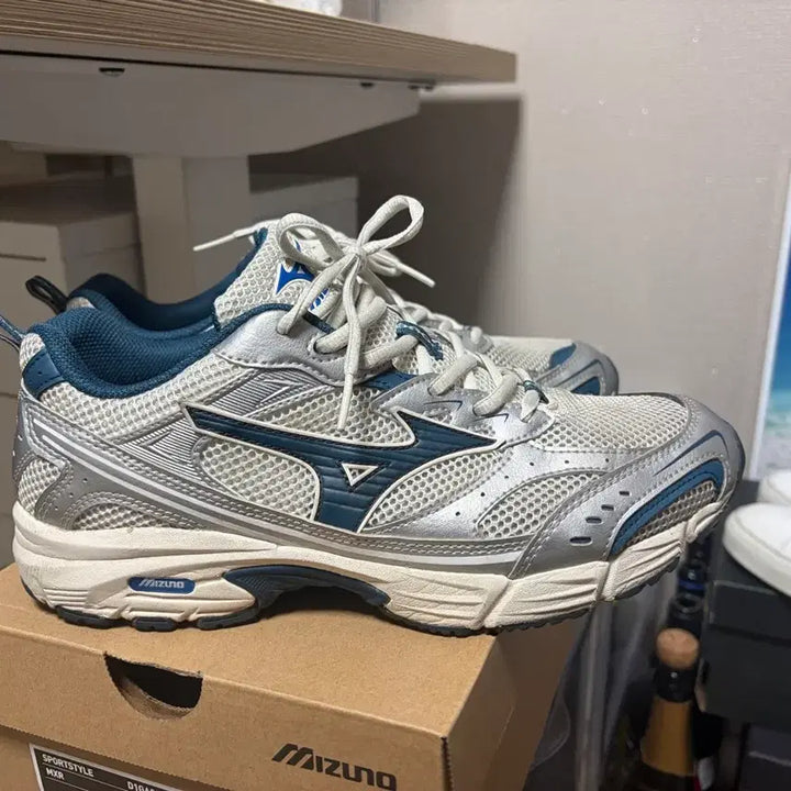 [BUNJANG] Mizuno MXR Snow White Majolica Blue Silver Running Shoes - 260 / 미즈노 MXR 스노우 화이트 마조리카 블루 실버 260사이즈 팝니다(러닝