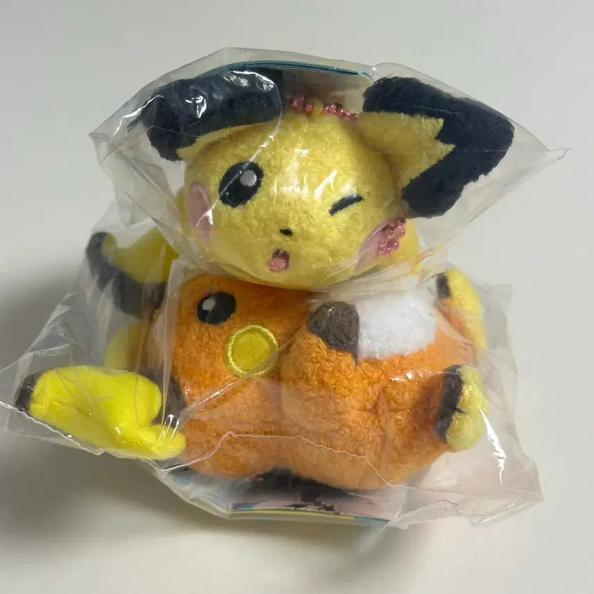 [BUNJANG] Pokemon Pikachu/Pichu Set Mascot Gachapon Figures / 2개일괄)포켓몬 찰싹 마스코트 가챠 성수 팝업 라이츄/피츄 인형 세트