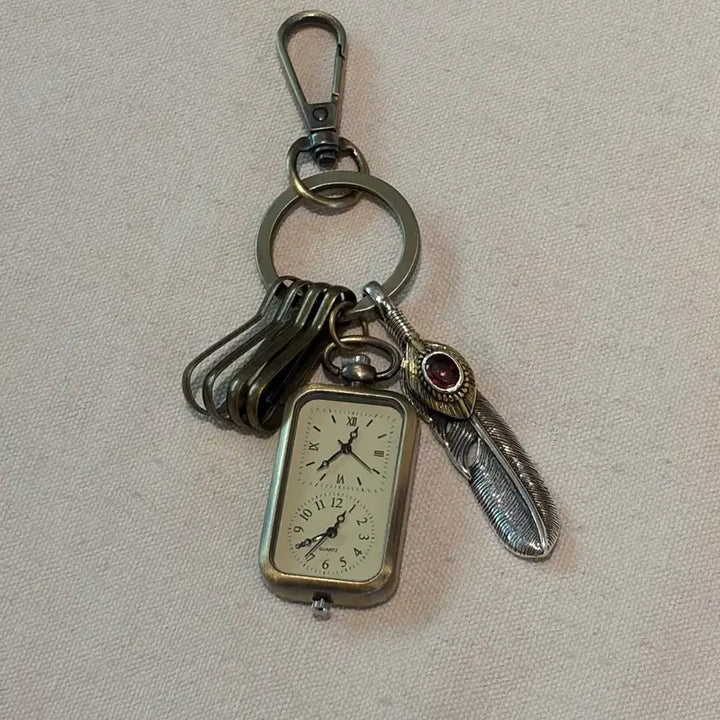 [BUNJANG] Vintage Mood Feather and Clock Pendant Keychain / Time kept in vintage mood