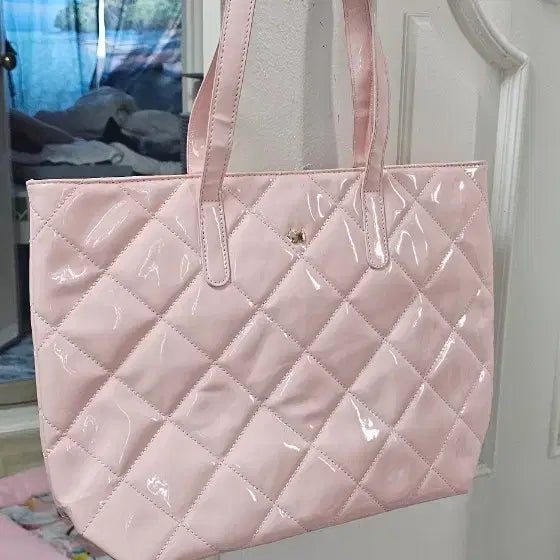 [BUNJANG] Agatha Pink Quilted Enamel Tote Bag / 아가타 핑크 퀼팅 에나멜 토트백(새제품)