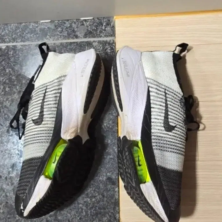 [BUNJANG] Nike Air Zoom Tempo Next% Flyknit Running Shoes 250mm / (새상품급/ 10회미만 착용) 나이키 에어줌템포 넥스트% 플라이니트250