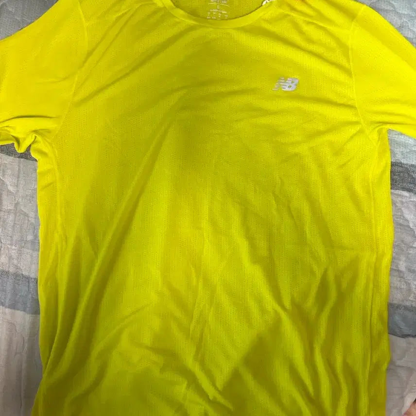 [BUNJANG] New Balance Short Sleeve Performance T-Shirt Yellow L / 뉴발란스 반팔 기능성 티셔츠 형광 노랑 L
