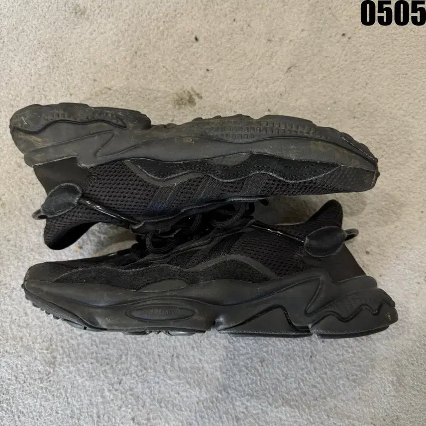 [BUNJANG] Adidas Ozweego All Black Sneakers 225 / 아디다스 오즈위고 올블랙 운동화 225