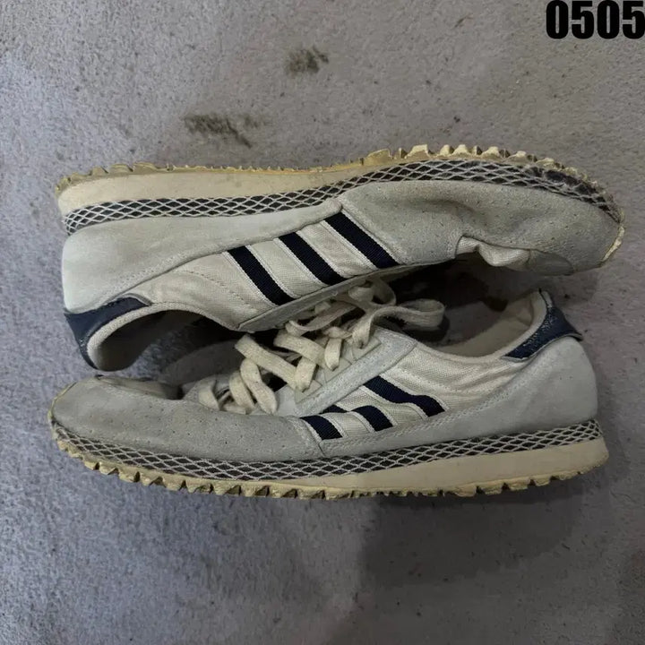 [BUNJANG] Adidas Vintage Sneakers White Navy Three Stripes Size 260 / 아디다스 빈티지 운동화 흰색 남색 삼선 260