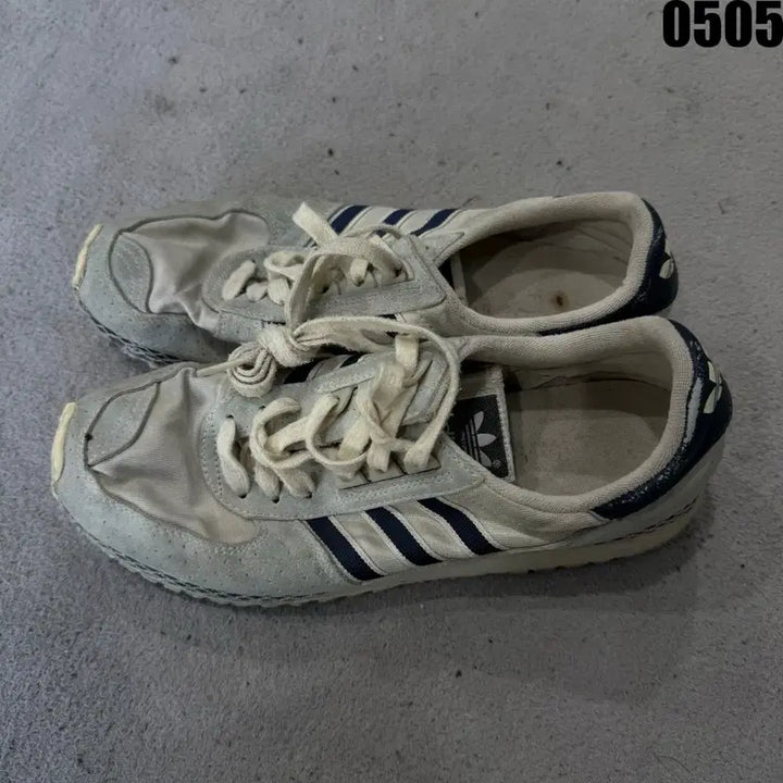 [BUNJANG] Adidas Vintage Sneakers White Navy Three Stripes Size 260 / 아디다스 빈티지 운동화 흰색 남색 삼선 260
