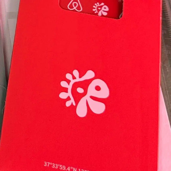 [BUNJANG] Kortiz Airbnb Pop-up Photocard &amp; Keychain Bundle Set / 코르티스 에어비앤비 팝업 한정판 포토카드 양도합니다