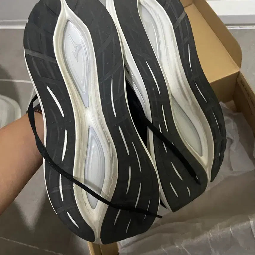 [BUNJANG] Mizuno Neovista 2 Running Shoes (280mm) / 미즈노 네오비스타2 280