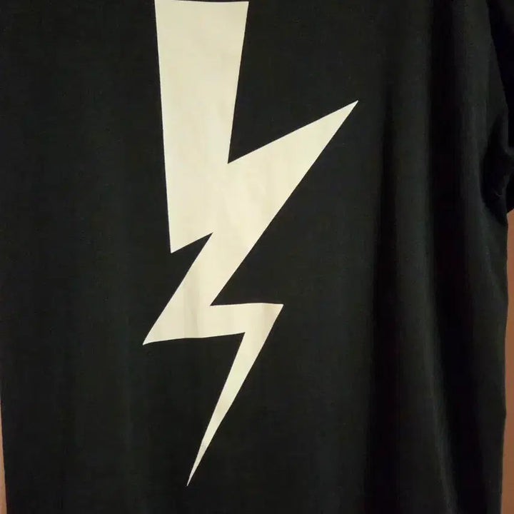 [BUNJANG] Neil Barrett Black Lightning Print T-Shirt / 닐바렛 블랙 번개 프린팅 반팔 티셔츠