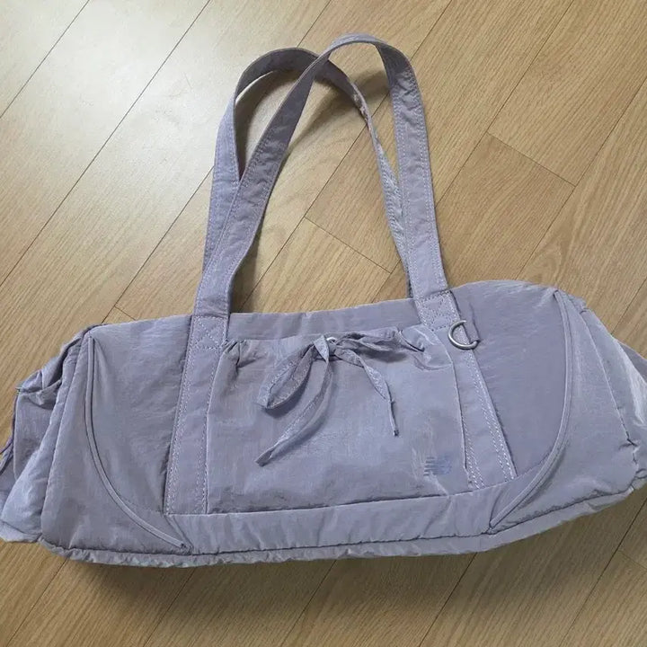 [BUNJANG] New Balance IU Glossy Ribbon Duffle Bag Violet / 뉴발란스 아이유 글로시 리본 더플백 바이올렛