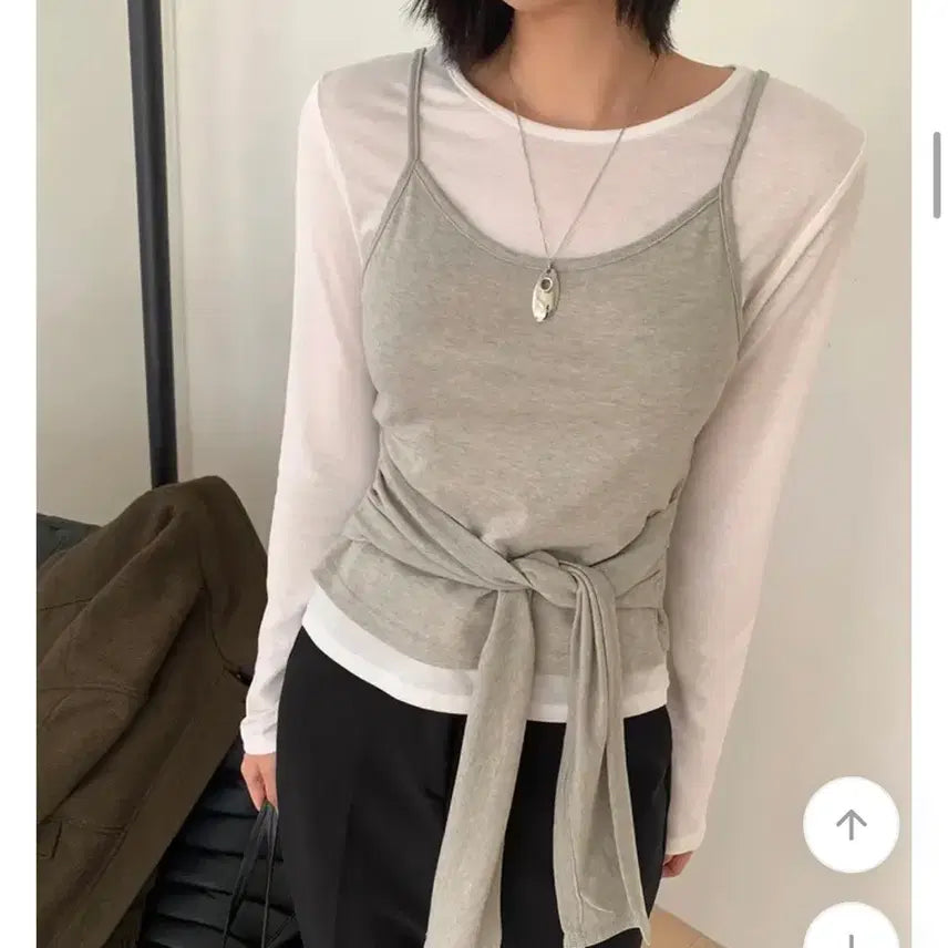 [BUNJANG] Layered Strap Sleeveless and Long Sleeve T-shirt Set / 레이어드 스트랩 나시 긴팔티 세트
