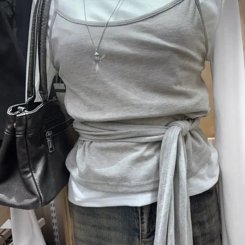 [BUNJANG] Layered Strap Sleeveless and Long Sleeve T-shirt Set / 레이어드 스트랩 나시 긴팔티 세트