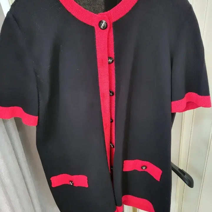 [BUNJANG] Black Red Colorblock Short Sleeve Cardigan / 블랙 레드 배색 반팔 가디건