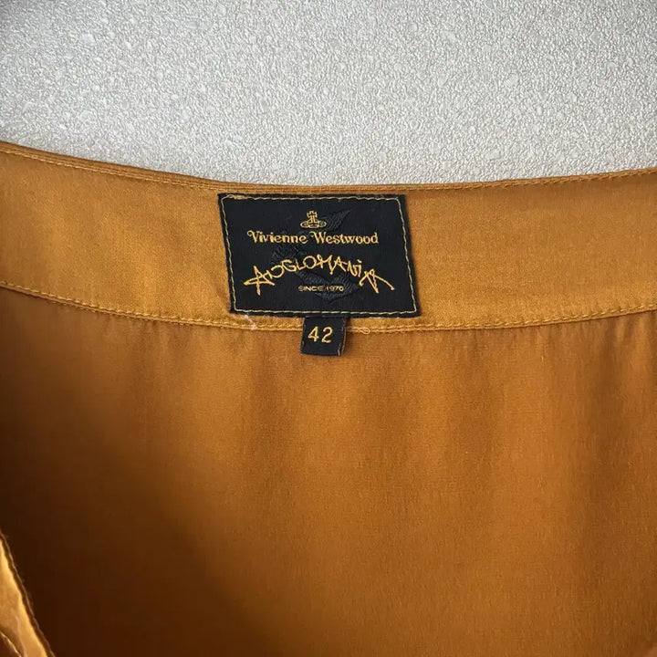 [SOLD OUT] [정품] Vivienne Westwood 앵글로매니아 실크 블라우스 42