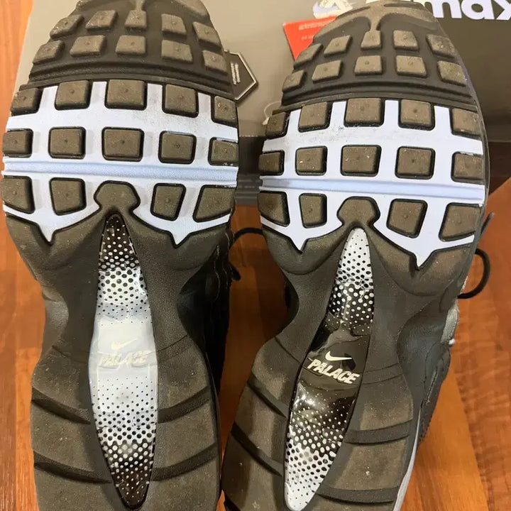 [BUNJANG] Palace x Nike Air Max 95 Sneakers / 팔라스 에어맥스 95