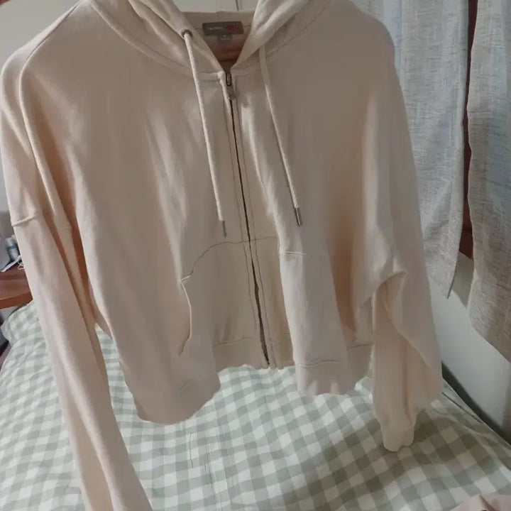 [BUNJANG] SPAO Casual Cropped Hoodie Zip-Up Ivory / 스파오 캐주얼 크롭 후드집업 아이보리