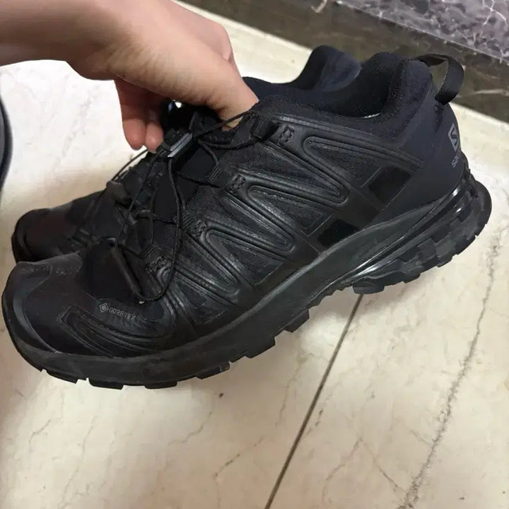 [BUNJANG] Salomon Gore-Tex Black Hiking Shoes / 살로몬 고어텍스 블랙 운동화