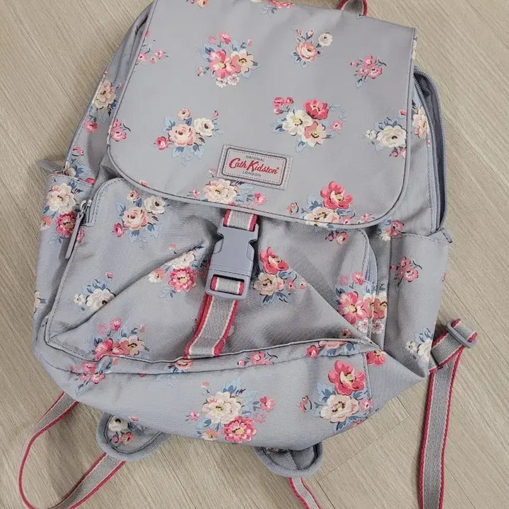 [BUNJANG] Cath Kidston Flower Pattern Backpack / 캐스 키드슨 플라워 백팩 가방