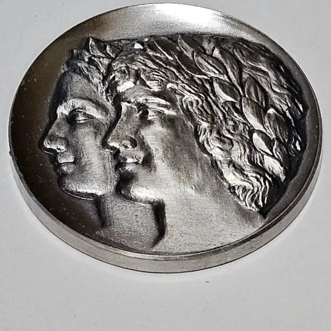 [BUNJANG] Japanese Antique Medal with Ancient Greek Sculpture Engraving / 고대 그리스 조각 새긴 일본산  메달