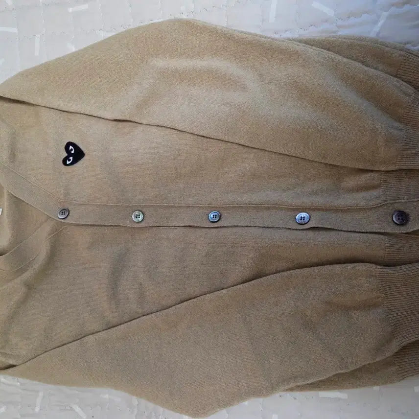 [BUNJANG] Comme des Garçons Play Beige Cardigan L / 꼼데가르송 플레이 가디건 베이지 L 싸게 팝니다.