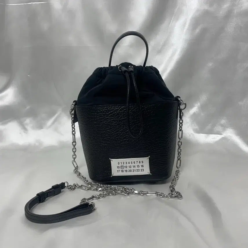 [BUNJANG] Maison Margiela Black Bucket Bag with Chain Strap - Grade A / 마르지엘라 블랙 버킷백 체인 스트랩 A급 단품