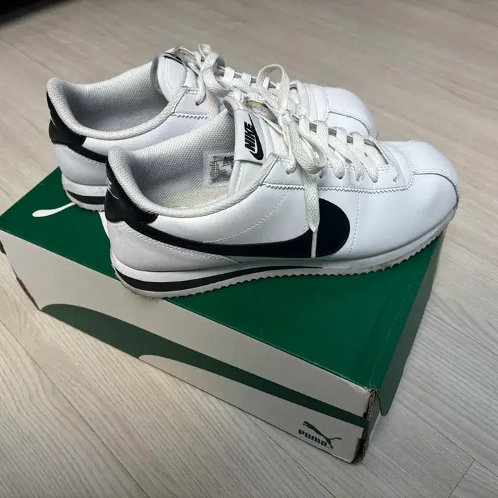 [BUNJANG] Nike Cortez White/Black Sneakers / 나이키 코르테즈 흰검 운동화 250