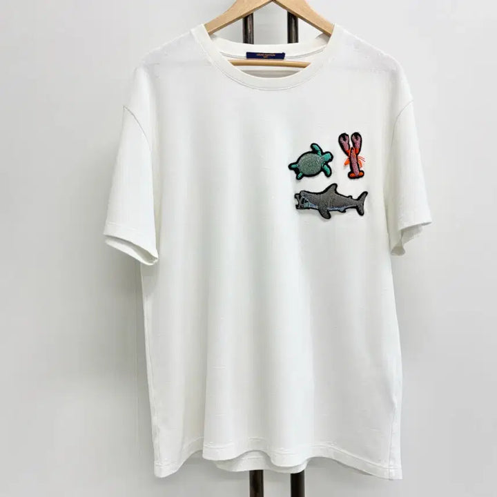 [BUNJANG] Louis Vuitton LV Logo Beaded Animal Knit Short Sleeve T-Shirt / [L]루이비통 LV로고 비즈 애니멀 니트 반팔티