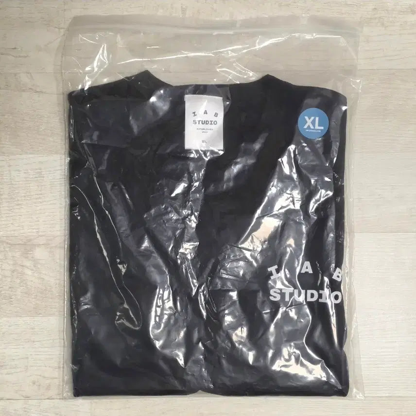 [BUNJANG] IAB Studio T-shirt Black White XL / [XL] 아이앱 스튜디오 티셔츠 블랙 화이트