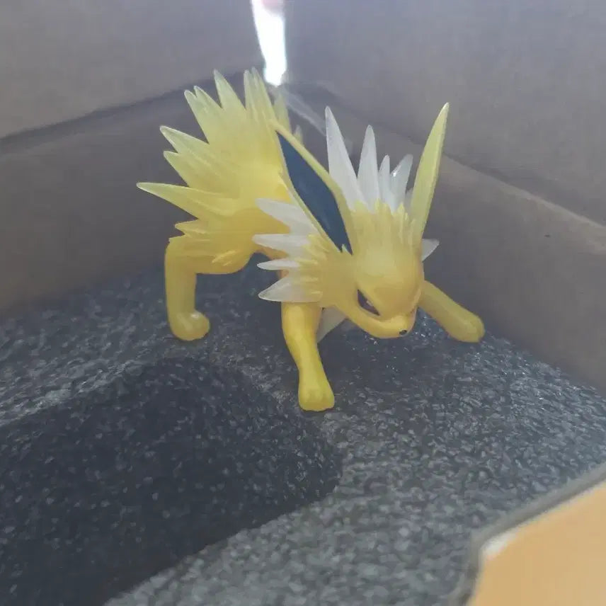 [BUNJANG] Jupithunder Pokemon Resin Figure / 꿈양양 쥬피썬더 포켓몬 레진