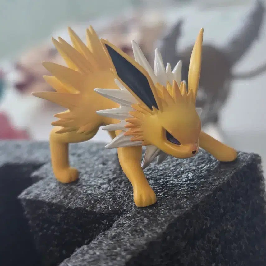 [BUNJANG] Jupit Thunder Pokemon Resin Figure (Slightly Oversized) / 꿈양양 쥬피썬더 사이즈 오류 포켓몬 레진