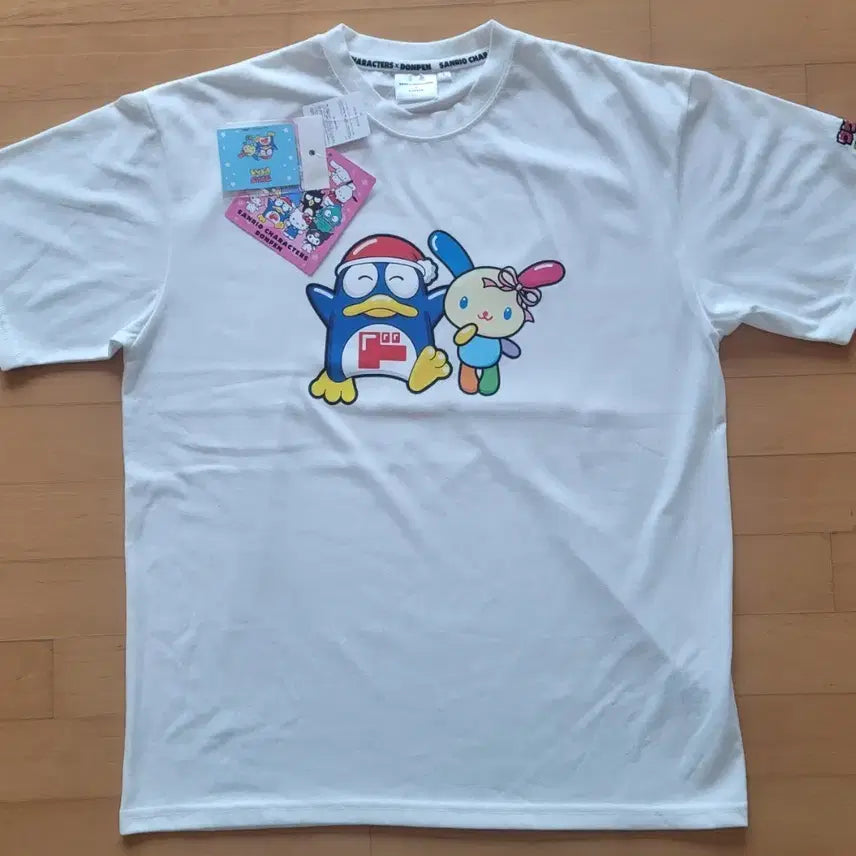 [BUNJANG] Donpeng Sanrio Usahana Collaboration Short Sleeve T-Shirt L / 돈펭 신상 산리오 우사하나 콜라보 반팔 티셔츠 L +돈펭 옷걸이
