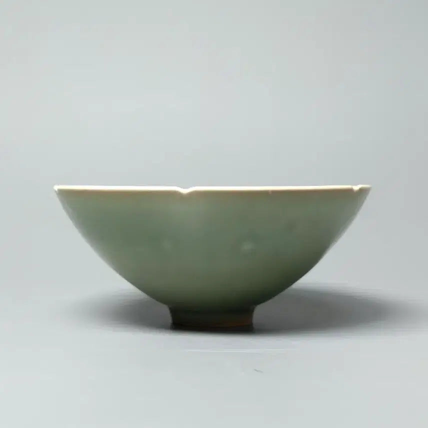 [BUNJANG] Yongcheon Kiln Celadon Bowl with Glaze Drips (Goryeo Dynasty) / 청대 중기 용천요 청자 유루문 대접 출토품(진품)