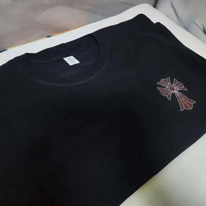 [BUNJANG] Cubic Embellished Short Sleeve T-Shirt / 큐빅장식 반팔티