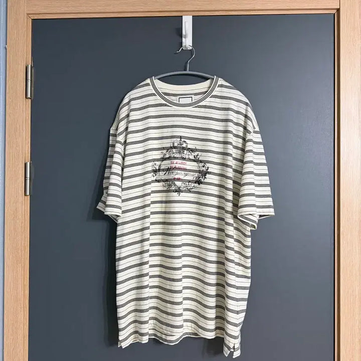 [BUNJANG] Wooyoungmi 26SS Crest Motif Stripe T-Shirt Ivory Size 52 / 우영미 / 26ss 아이보리 크레스트 모티프 스트라이프 티셔츠 / 52