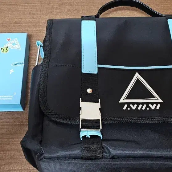 [BUNJANG] Blue Archive Shiroko Shoulder Bag, Keychain &amp; Academy Badge Bundle / 블루아카이브 시로코 숄더백, 시로코 키링&amp;학원 뱃지