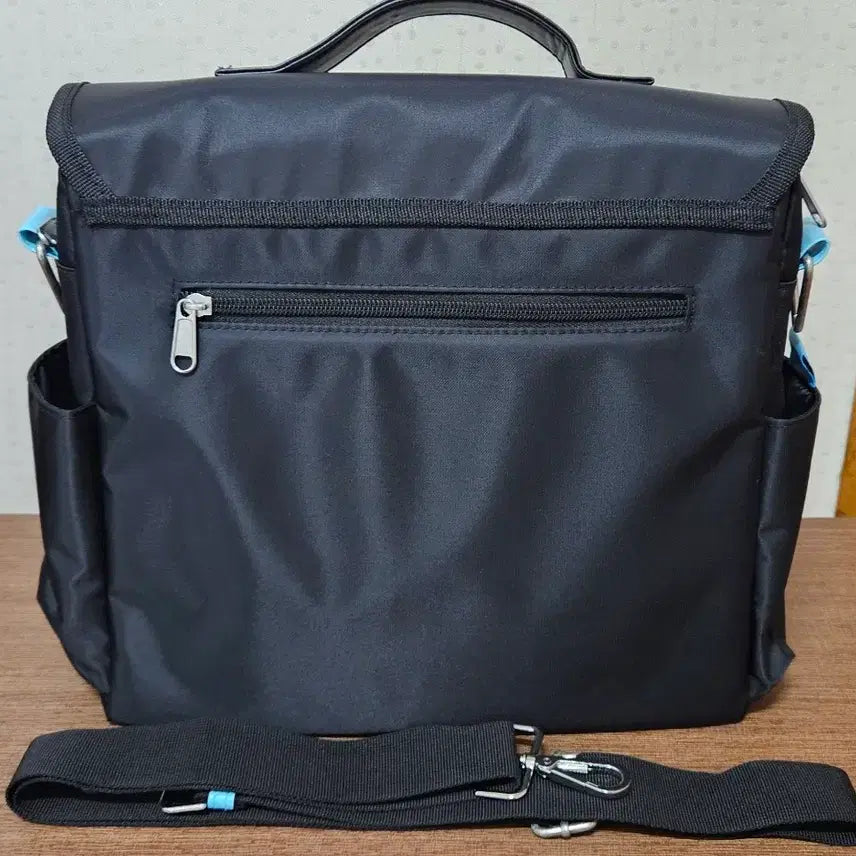 [BUNJANG] Blue Archive Shiroko Shoulder Bag, Keychain &amp; Academy Badge Bundle / 블루아카이브 시로코 숄더백, 시로코 키링&amp;학원 뱃지