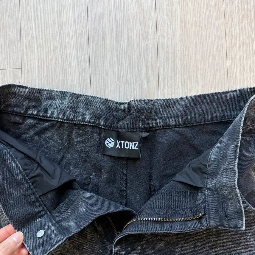 [BUNJANG] XTONZ Tie-Dye Black Denim Pants / XTONZ 엑스톤즈 타이다이 블랙진 데님 팬츠