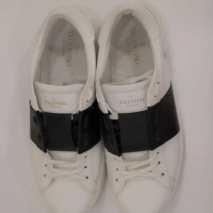 [BUNJANG] Valentino Studded Sneakers Calfskin Leather Size 42 / 정품 발렌티노 스터드 스니커즈 42 사이즈