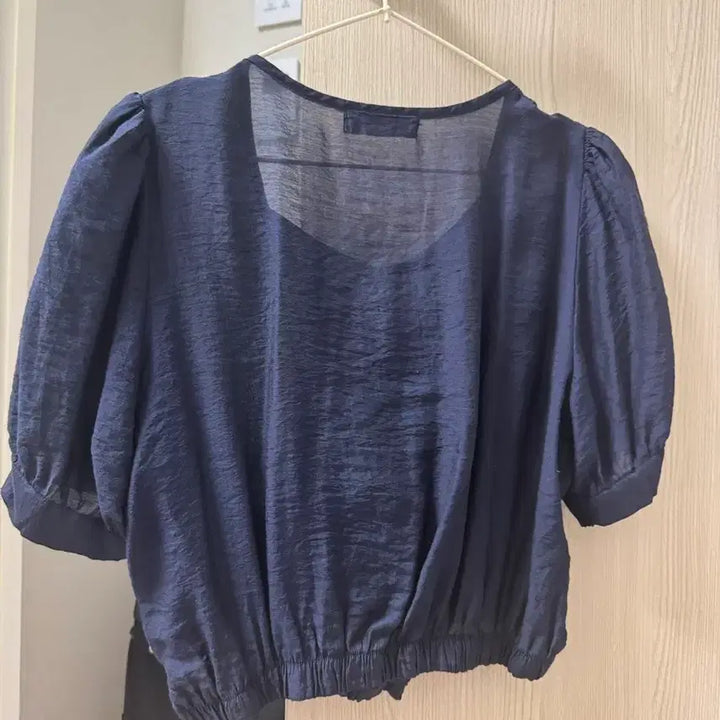 [BUNJANG] Mgmg Studio Cropped Blouse / Mgmg studio 크롭 블라우스 하객룩