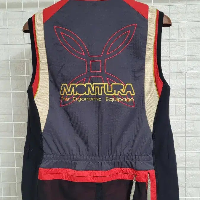 [BUNJANG] Montura Big Logo Printing Spandex Technical Vest / [L]몬츄라 빅로고프린팅 아웃도어캠핑등산 스판덱스 테크니컬조끼베스트 L