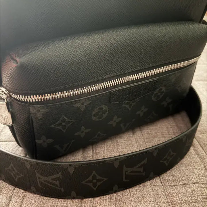 [BUNJANG] Louis Vuitton Outdoor Messenger Bag / 슈퍼 clon 루이비통 섀도우 아웃도어 메신저백 가방 하이엔드