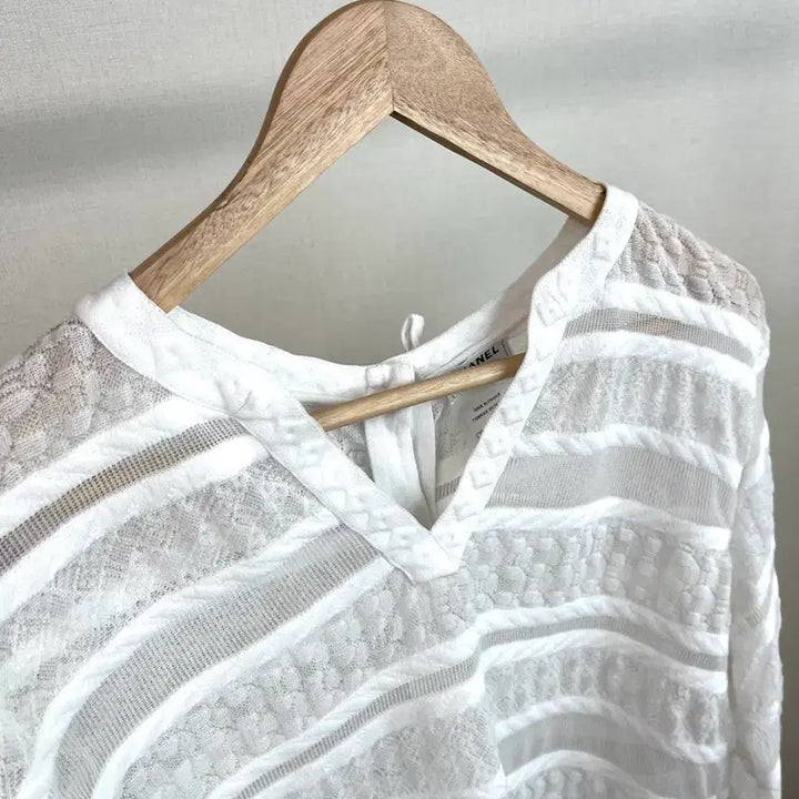 [BUNJANG] Chanel White See-Through Knit Long Sleeve Blouse / 샤넬 화이트 시스루 니트 긴팔 블라우스 여름 여성 s-m 40