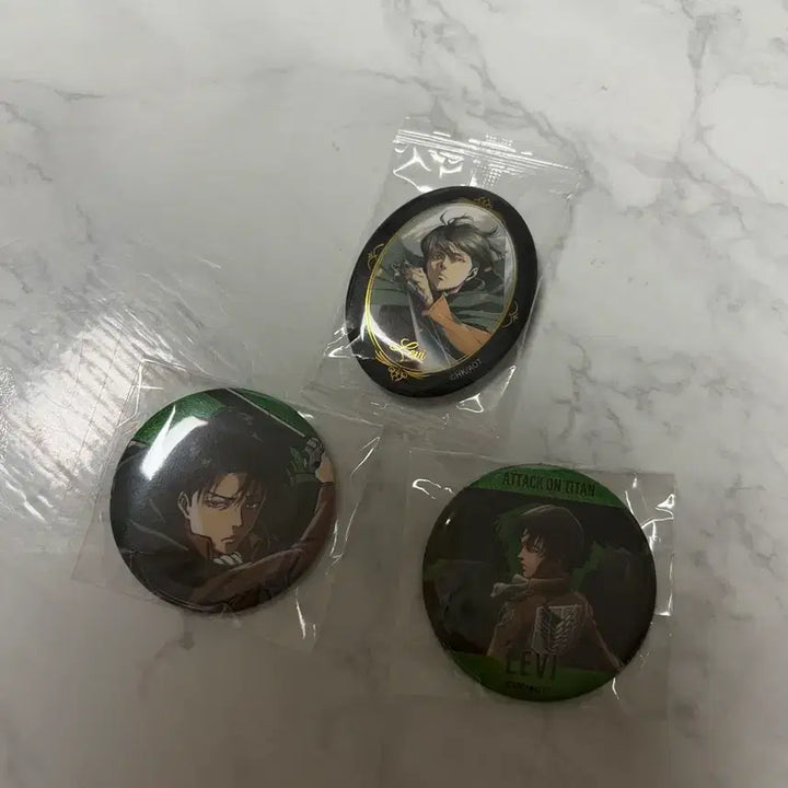 [BUNJANG] Attack on Titan Levi Can Badge / 진격거 리바이캔뱃지