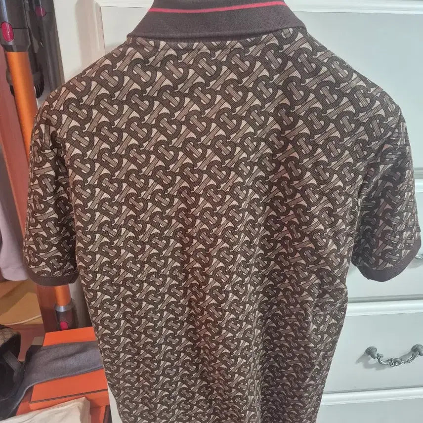 [SOLD OUT] 버버리 모노그램 카라티 xxs사이즈 국내사이즈 95-98 팝니다