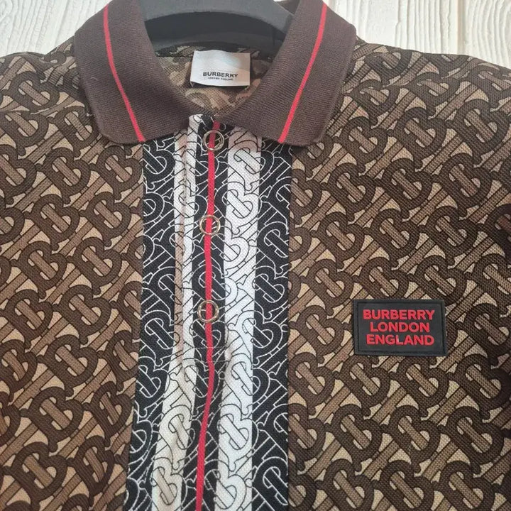 [SOLD OUT] 버버리 모노그램 카라티 xxs사이즈 국내사이즈 95-98 팝니다