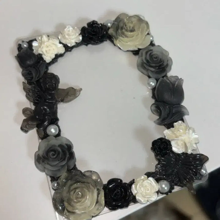 [BUNJANG] Custom Black Rose Resin Photocard Holder Toploader / 자체제작 흑장미 꽃 블랙 프레임 포카홀더 포토카드 탑로더 레진 탑꾸 데코
