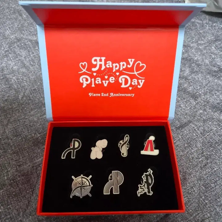 [BUNJANG] PLAVE 2nd Anniversary Popup Logo Badge Set / 플레이브 2주년 팝업 md 로고 뱃지 세트