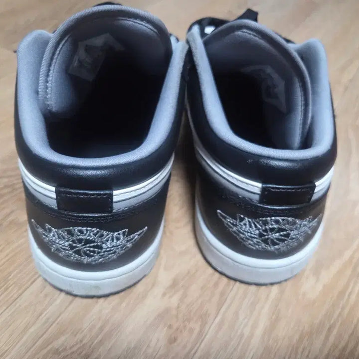 [BUNJANG] Air Jordan 1 Low Black Particle Grey (260) / 조던 1 로우 블랙 파티클 그레이 (260)